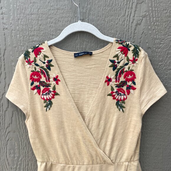 Zara Knit Dress Size M Embroidered Tan Red Floral Faux Wrap Mini Jersey Stretch - Picture 3 of 5